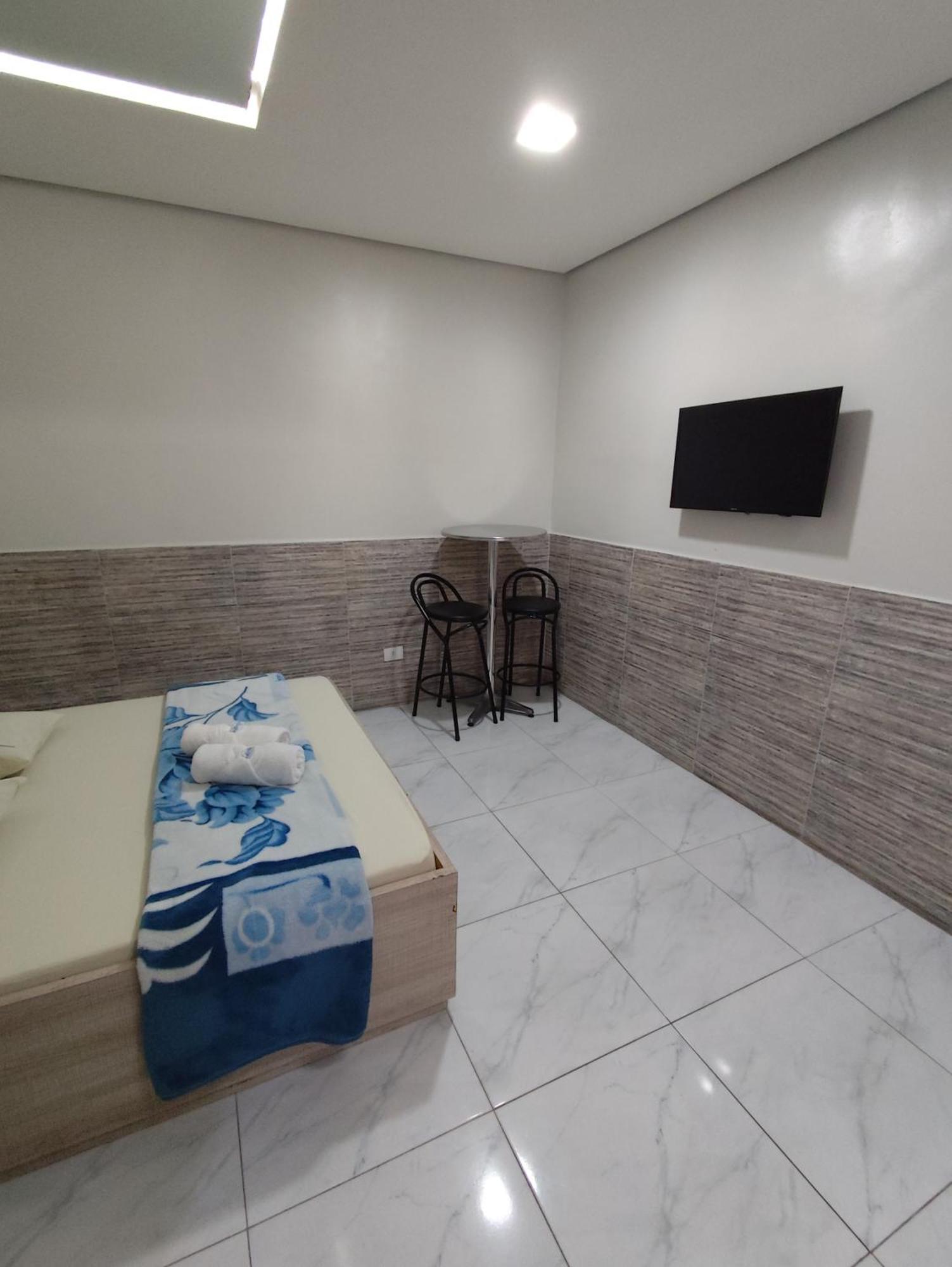 Hotel Caliente